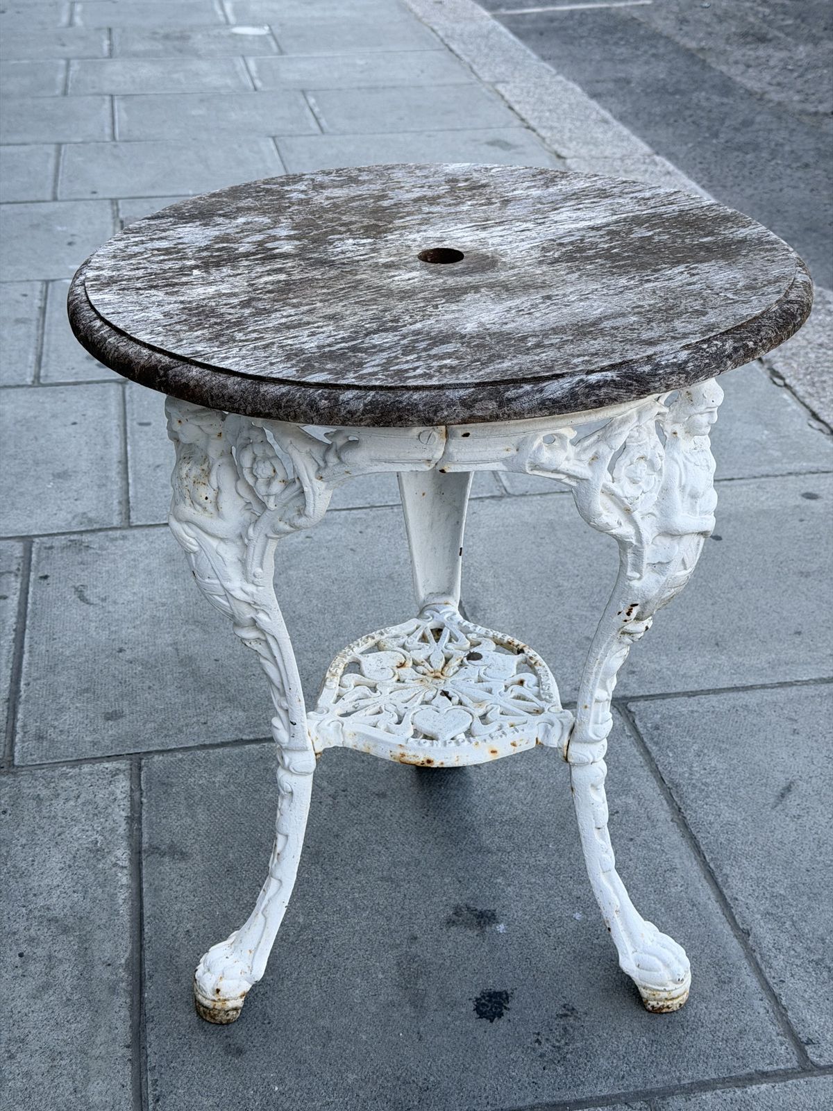 Rare Gaskell & Chambers Cast Iron Garden Or Pub Table C.1900 photo Garden Furniture