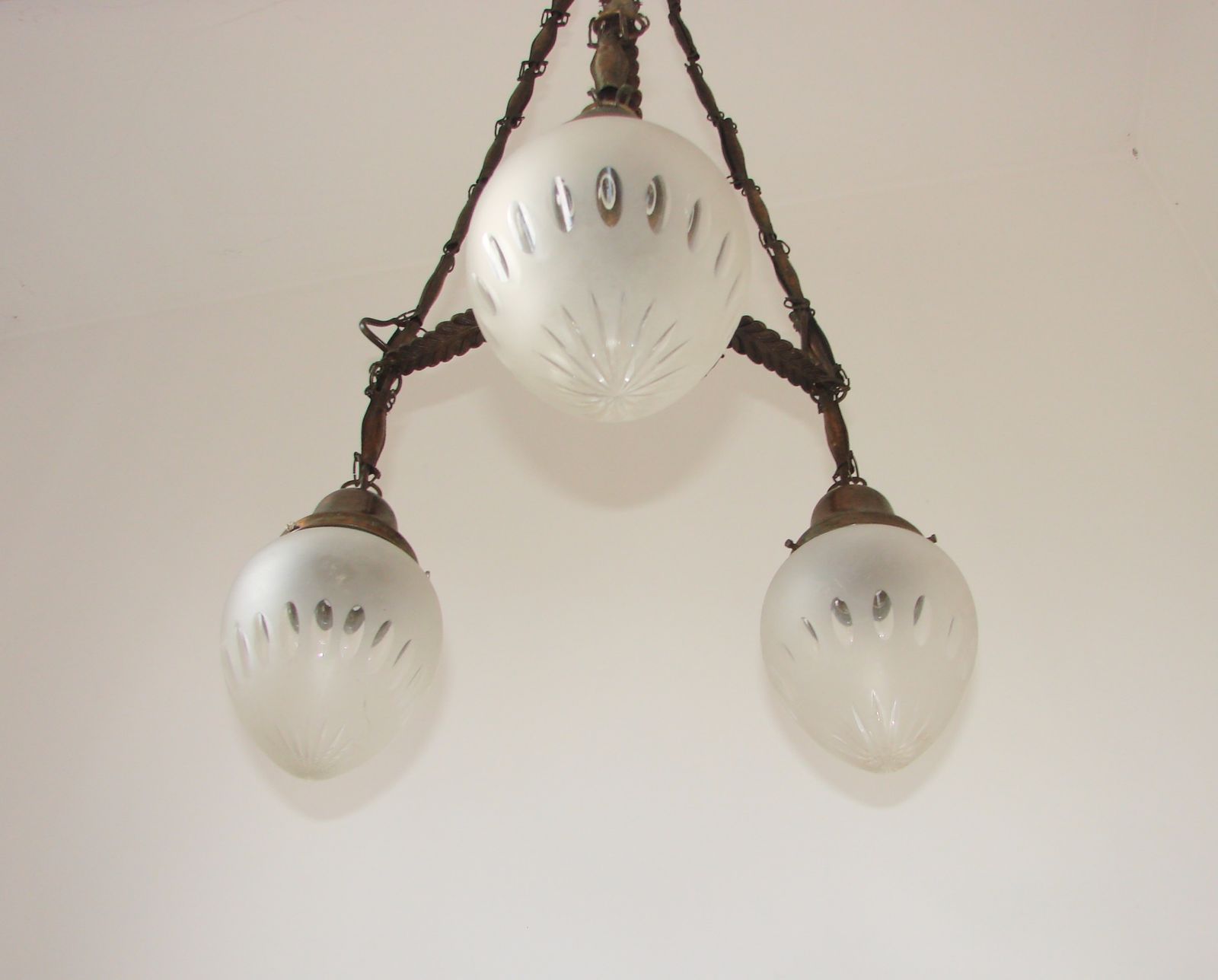 Een art deco hanglamp uit de jaren 1930 photo Verlichting