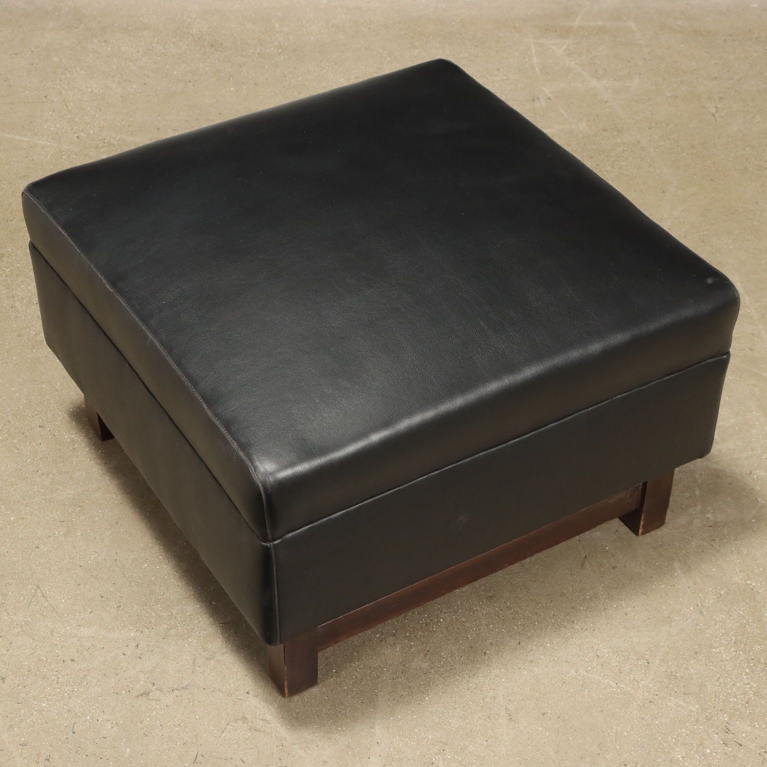 Vintage jaren 1960 pouf hout schuim Italië photo Meubels