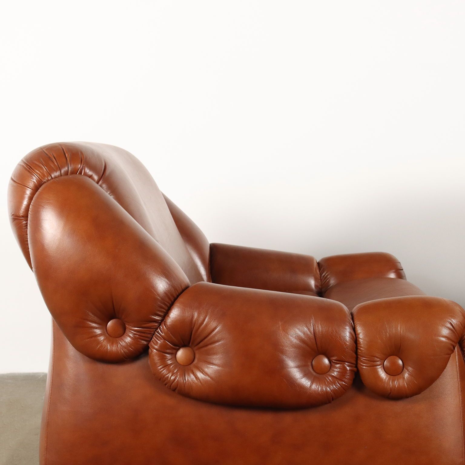 Fauteuils vintage années 1970 en simili-cuir et mousse, Italie photo Mobilier