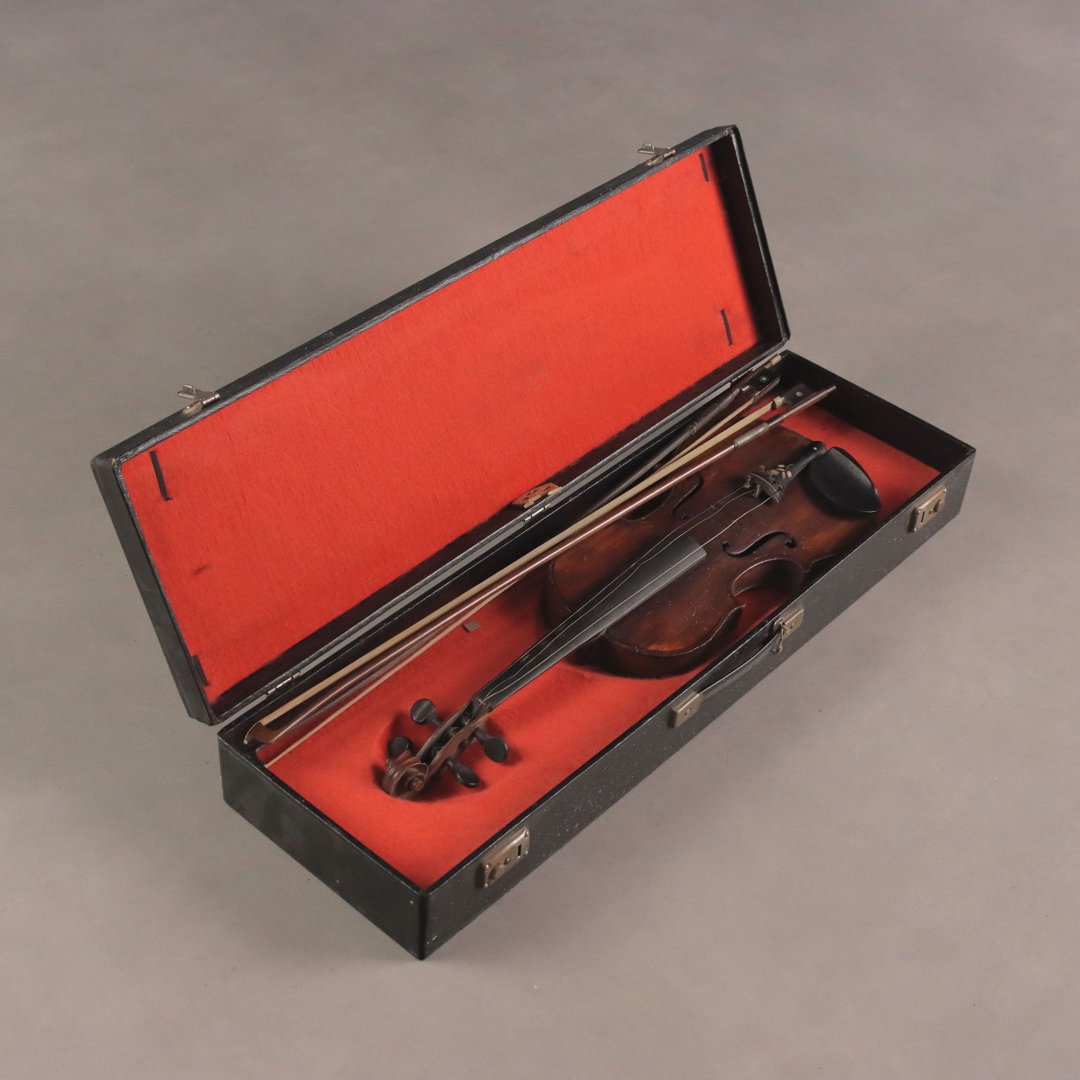 630.0 Violon d'époque avec étui en bois, France, seconde moitié du XIXe siècle photo