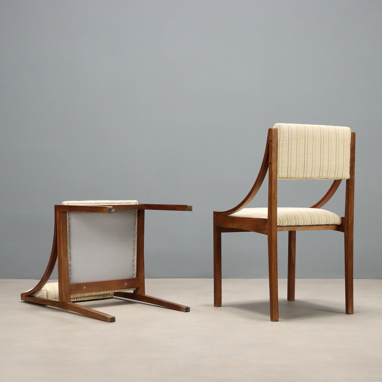 photo for sale Chaises vintage en hêtre peint et tissu, design italien, années 1960