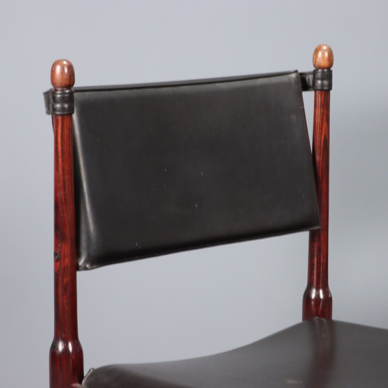 Chaises vintage en bois exotique et simili-cuir, design italien, années 1960 photo Mobilier