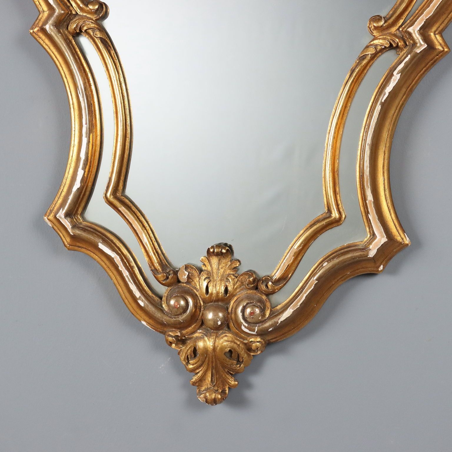 photo furniture Miroir d'époque en bois sculpté et doré, Italie, XXe siècle