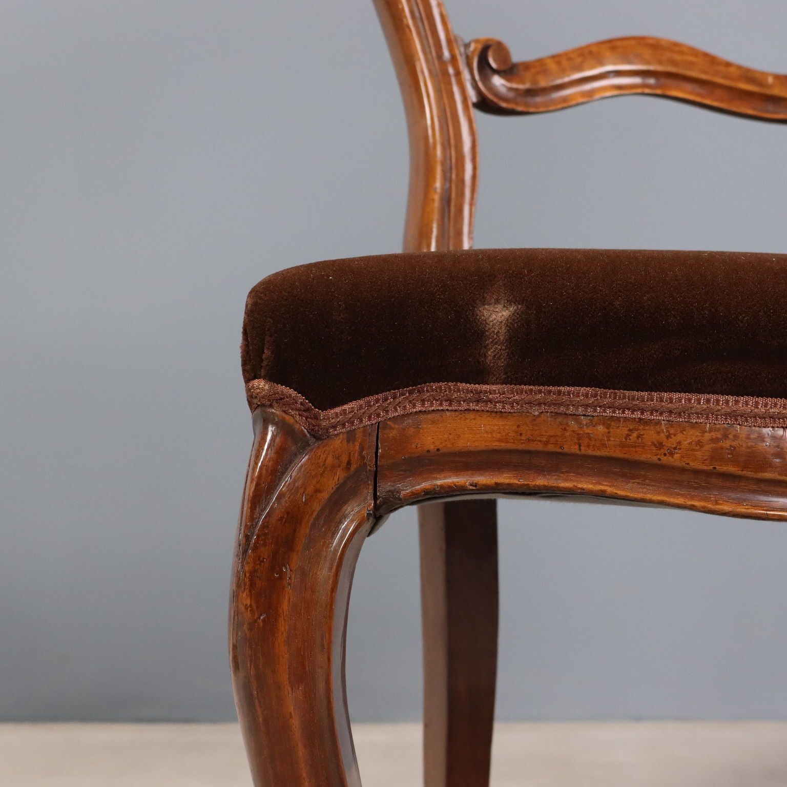Luigi Filippo stoelen van walnoot met gestoffeerde zitting, 19e eeuw photo vinterior