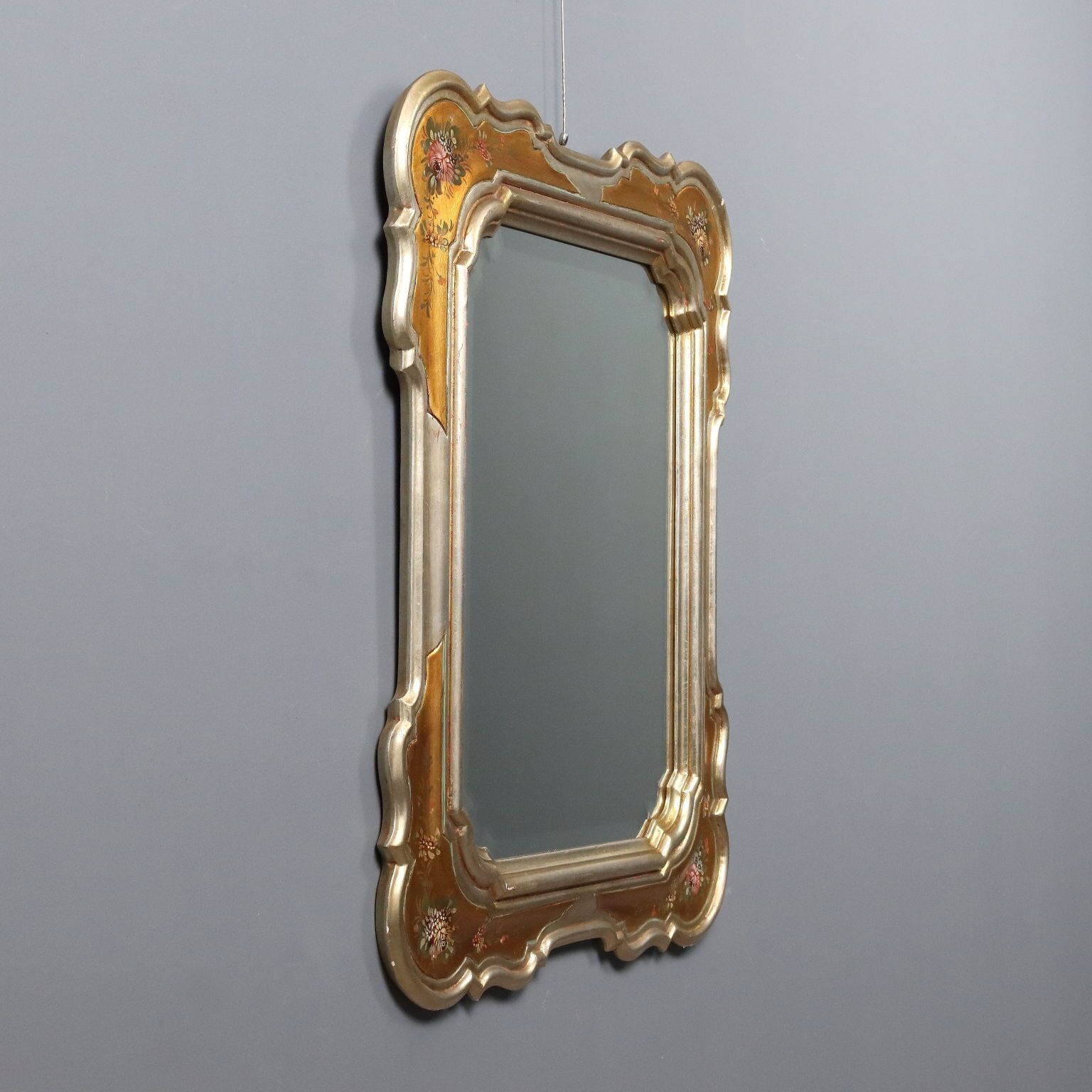 Miroir d'époque à cadre doré, décors floraux, Italie, XXe siècle photo Décoration