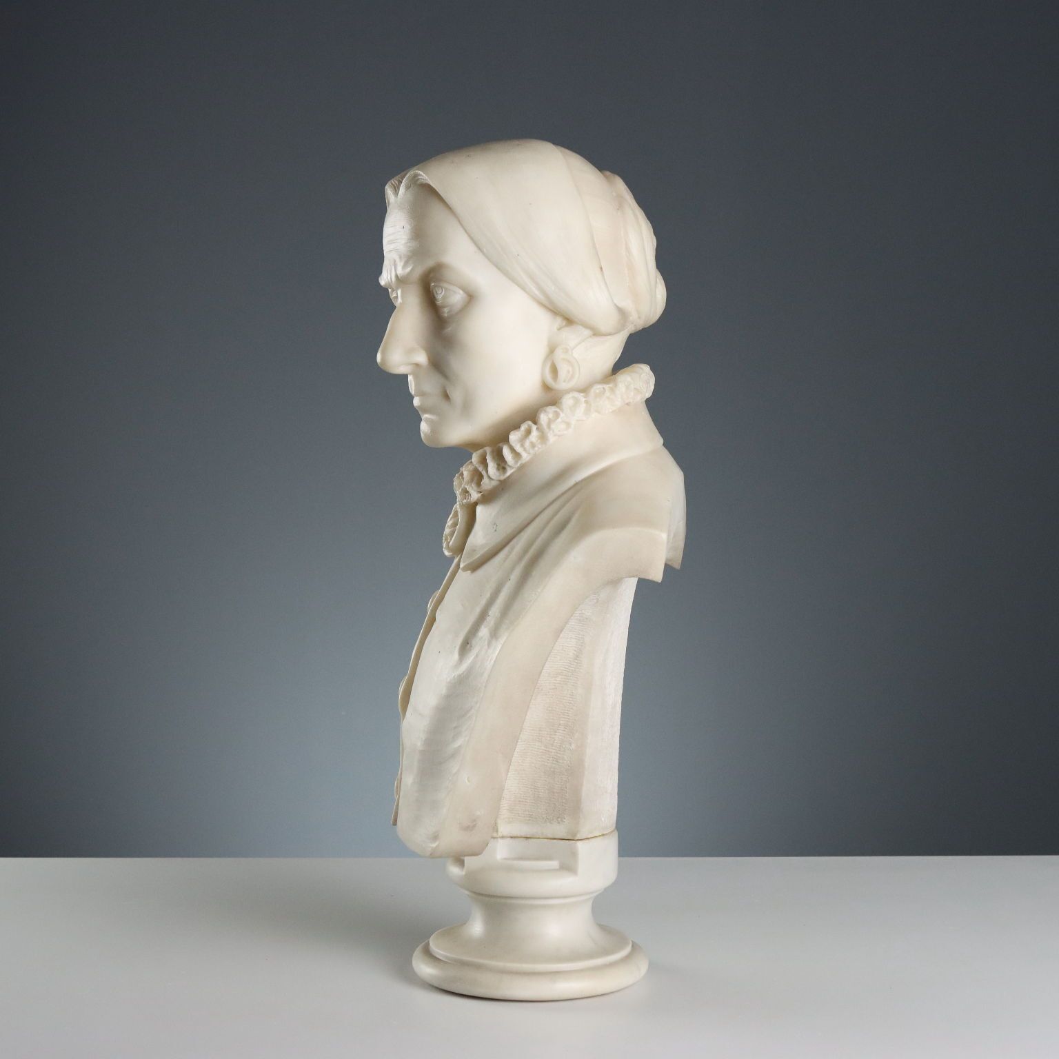 Buste d'époque de noble dame en marbre blanc, Italie, XIXe siècle photo buy