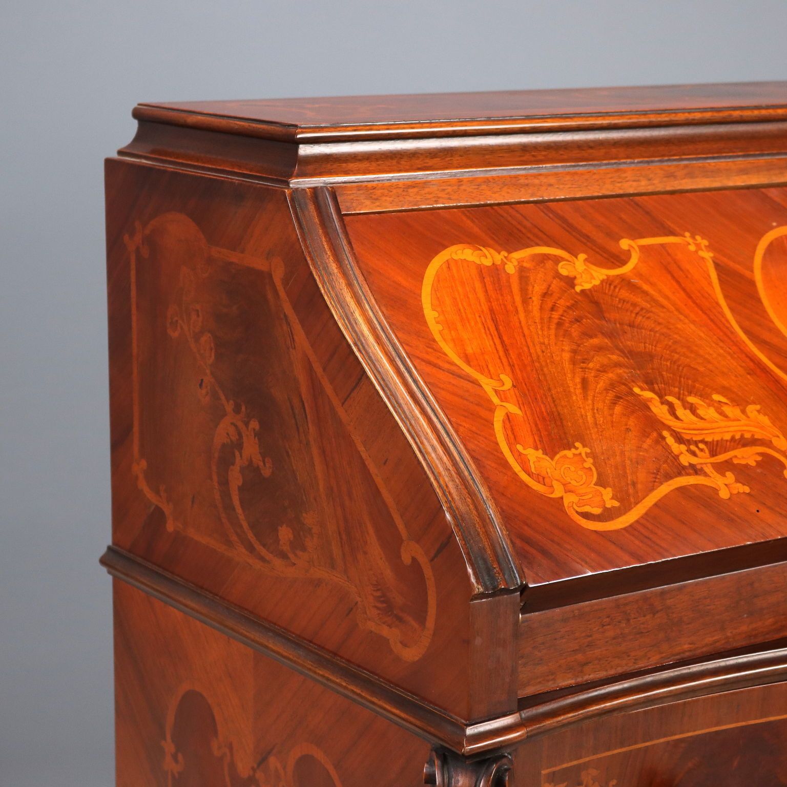Bureau in Romeinse stijl met esdoorninleg photo 720.0