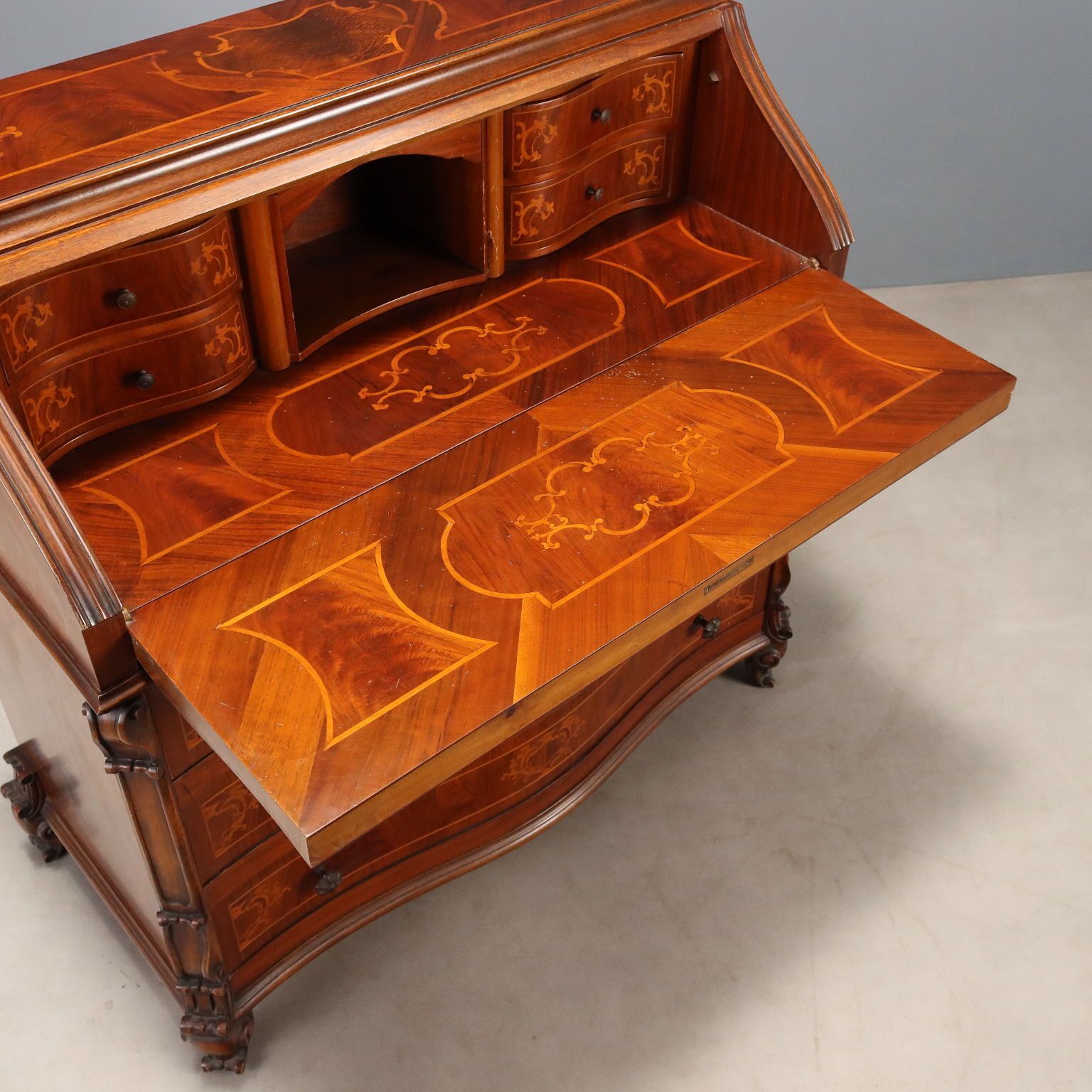 Bureau de style romain avec incrustations en érable photo buy