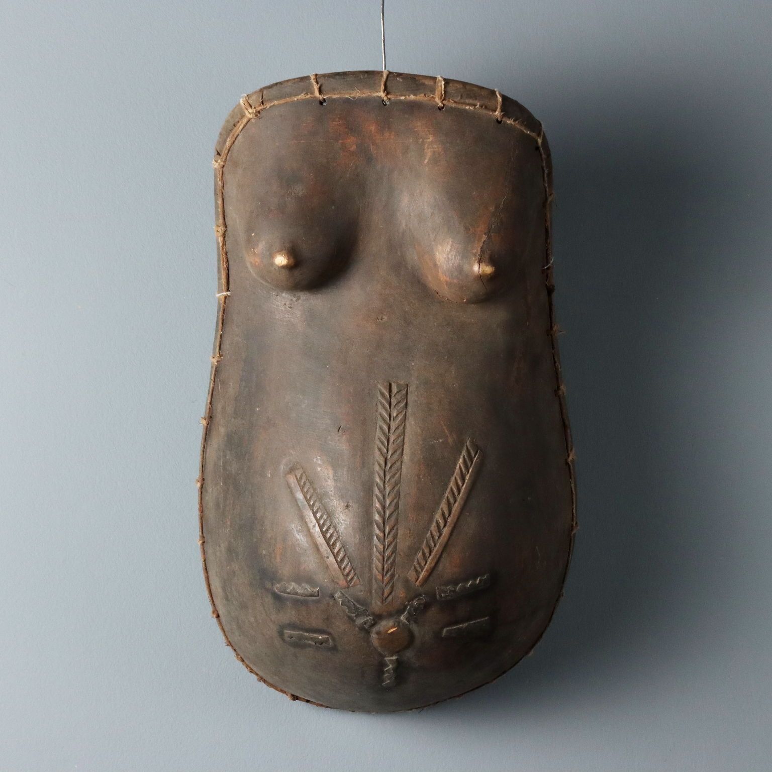 Plastron en bois, art Makonde, Mozambique, XXe siècle