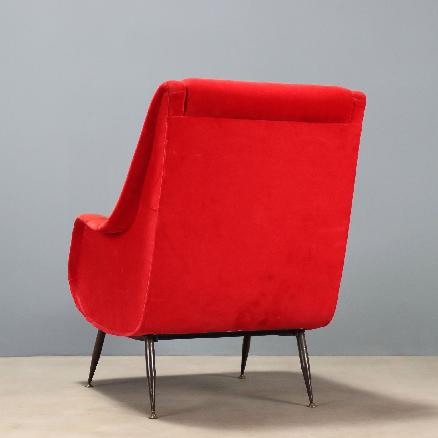 photo furniture Vintage Fauteuil Rood Fluweel Geëmailleerd Metaal Design Italië jaren 1960