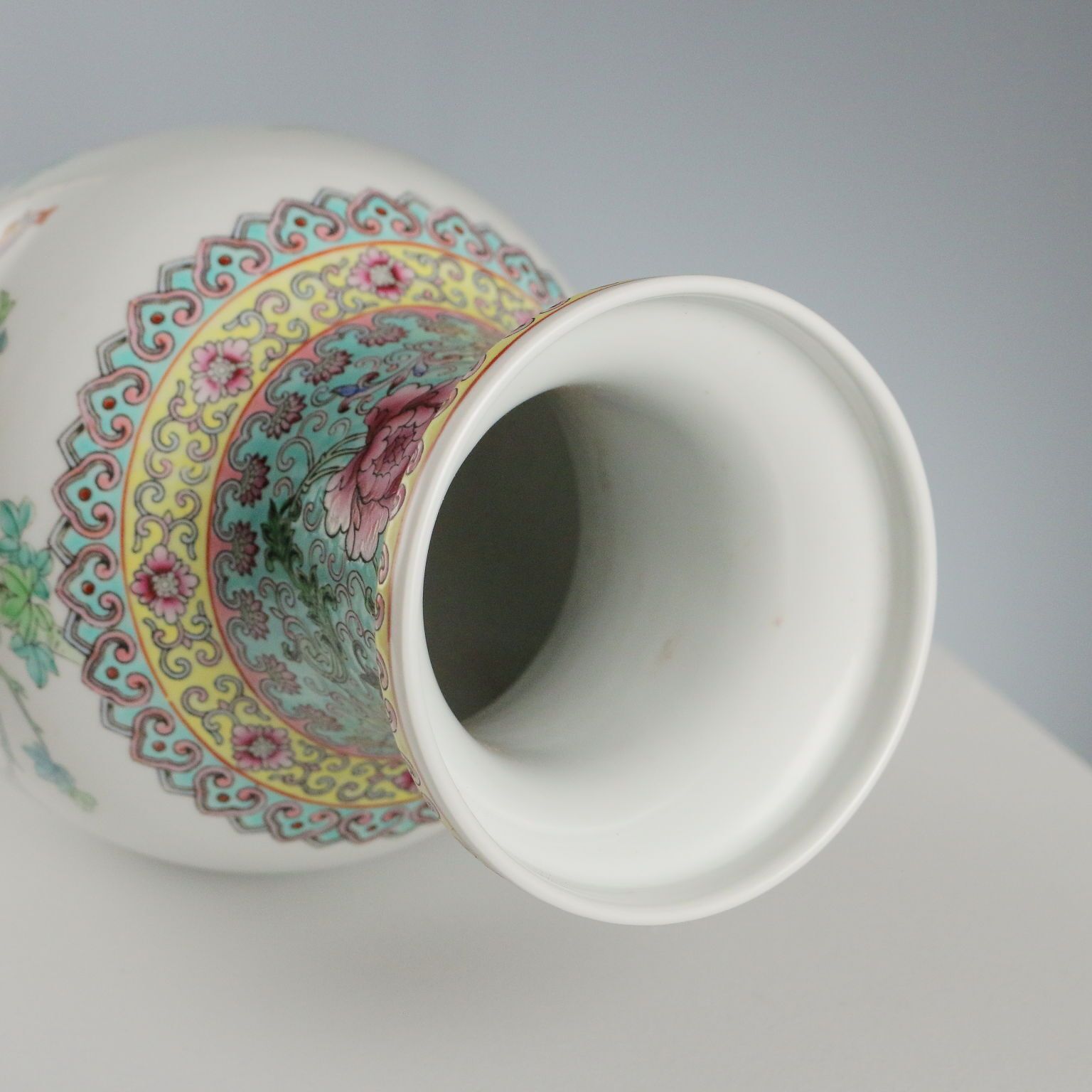 Vaso In Porcellana Cinese photo buy