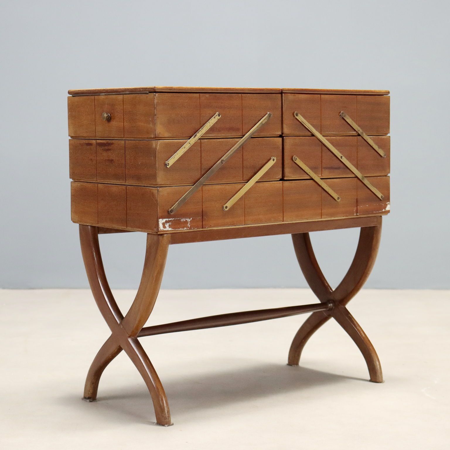 photo furniture Italiaanse naaидоbox ca. jaren 1950