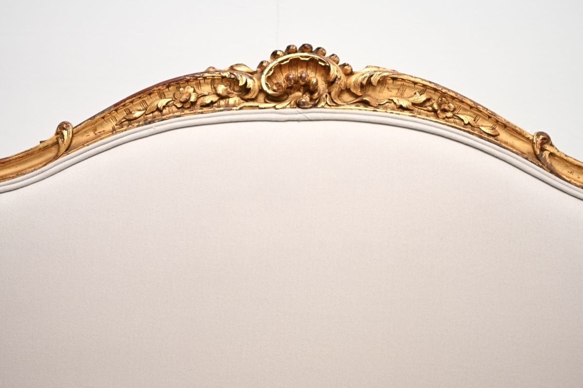 photo vinterior Antique French Carved Gilt Wood Settee