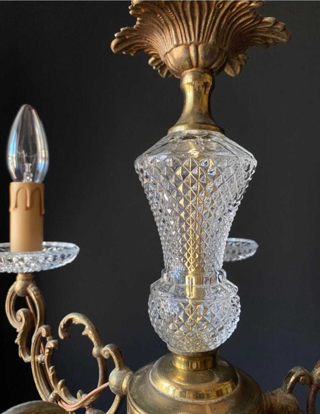 photo vintage Antieke Kroonluchter uit Frankrijk met Glas