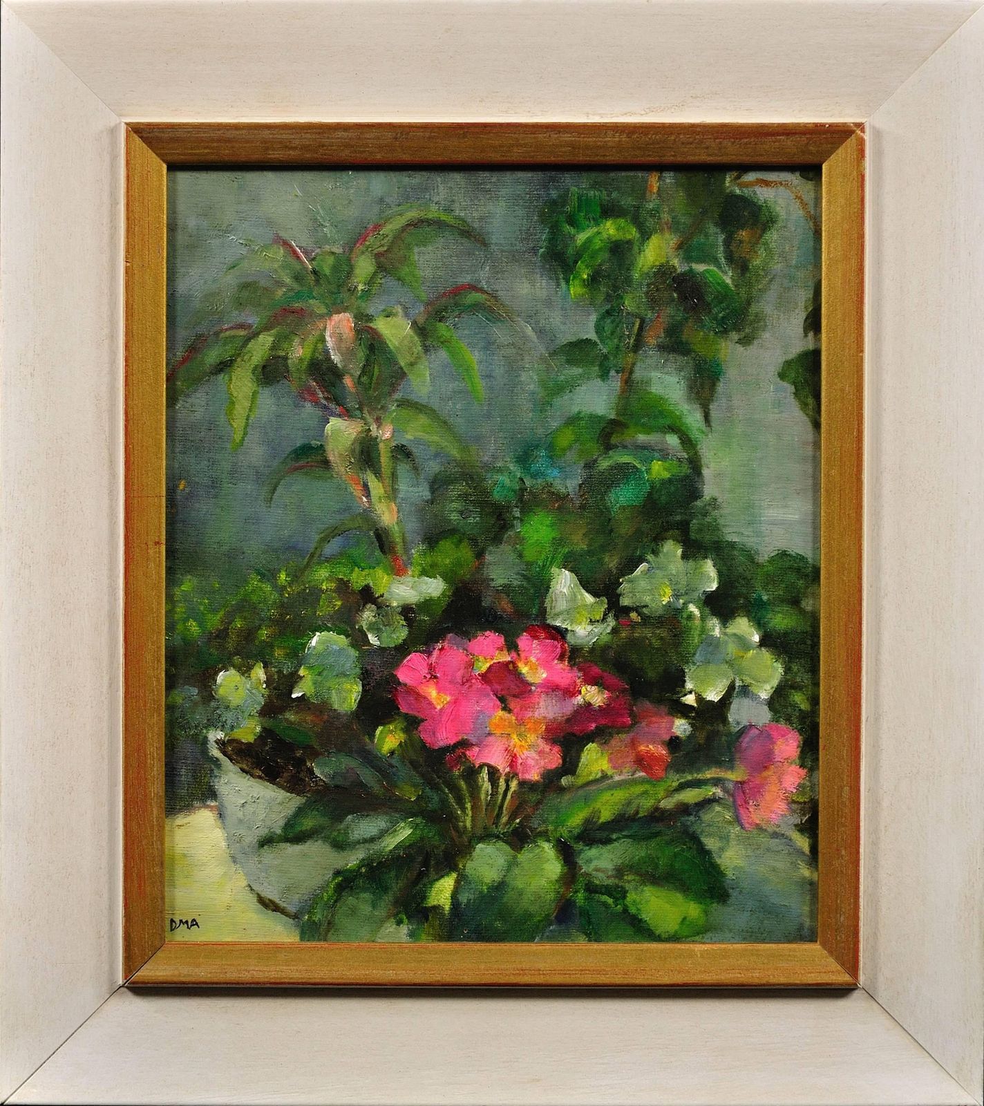 Diana Maxwell Armfield, geboren 1920. Engels. Pink Primulas & Pot Plants. Stilleven met bloemen, olieverf. Modern British.