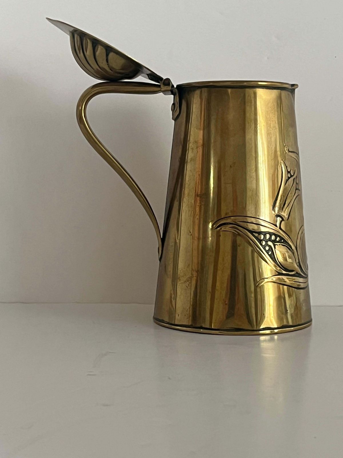 425.0 Art Nouveau Messing Waterkan van Joseph Sankey & Sons, ca. 1900 photo