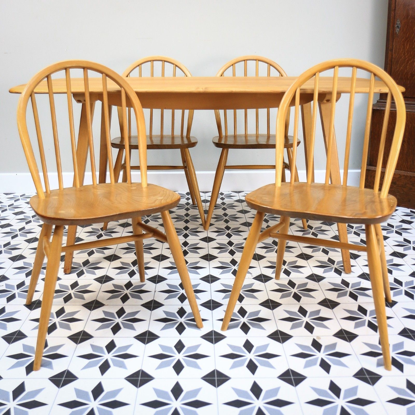 850.0 Four Ercol Windsor 370 Dining Chairs With 382 Elm Plank Dining Table photo