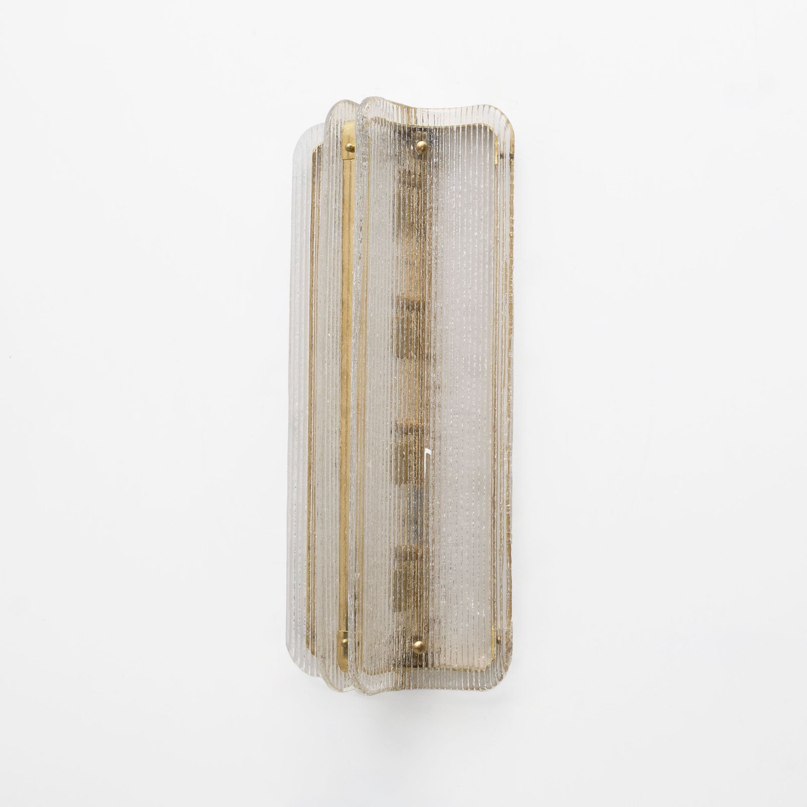 Paar grote gebogen wandlampen van helder geribbeld Muranoglas met messing photo for sale