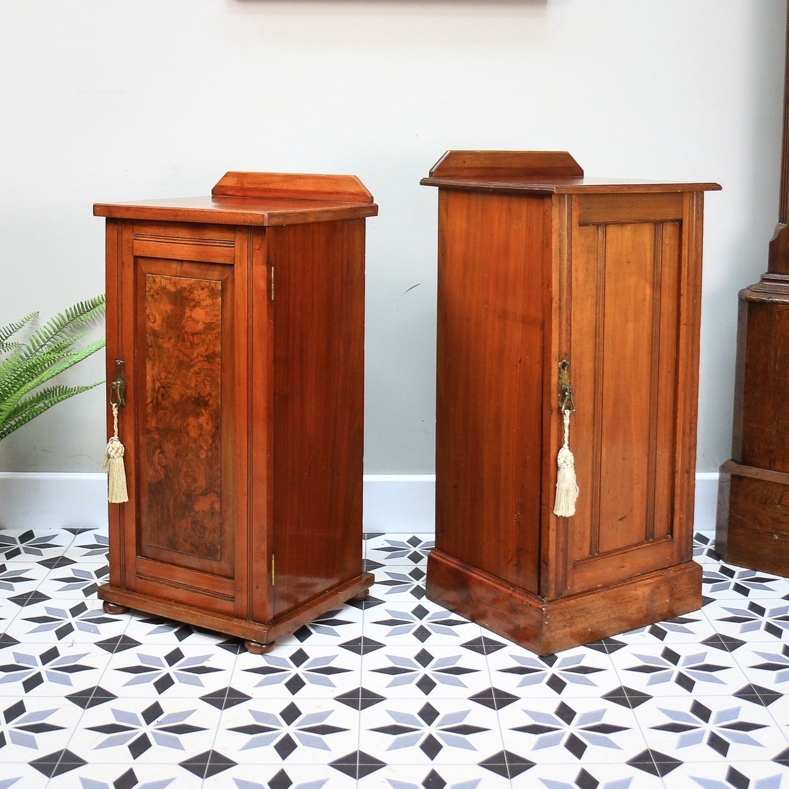 photo vinterior Two Bedside Cabinets Mahogany Late Victorian Early Edwardian