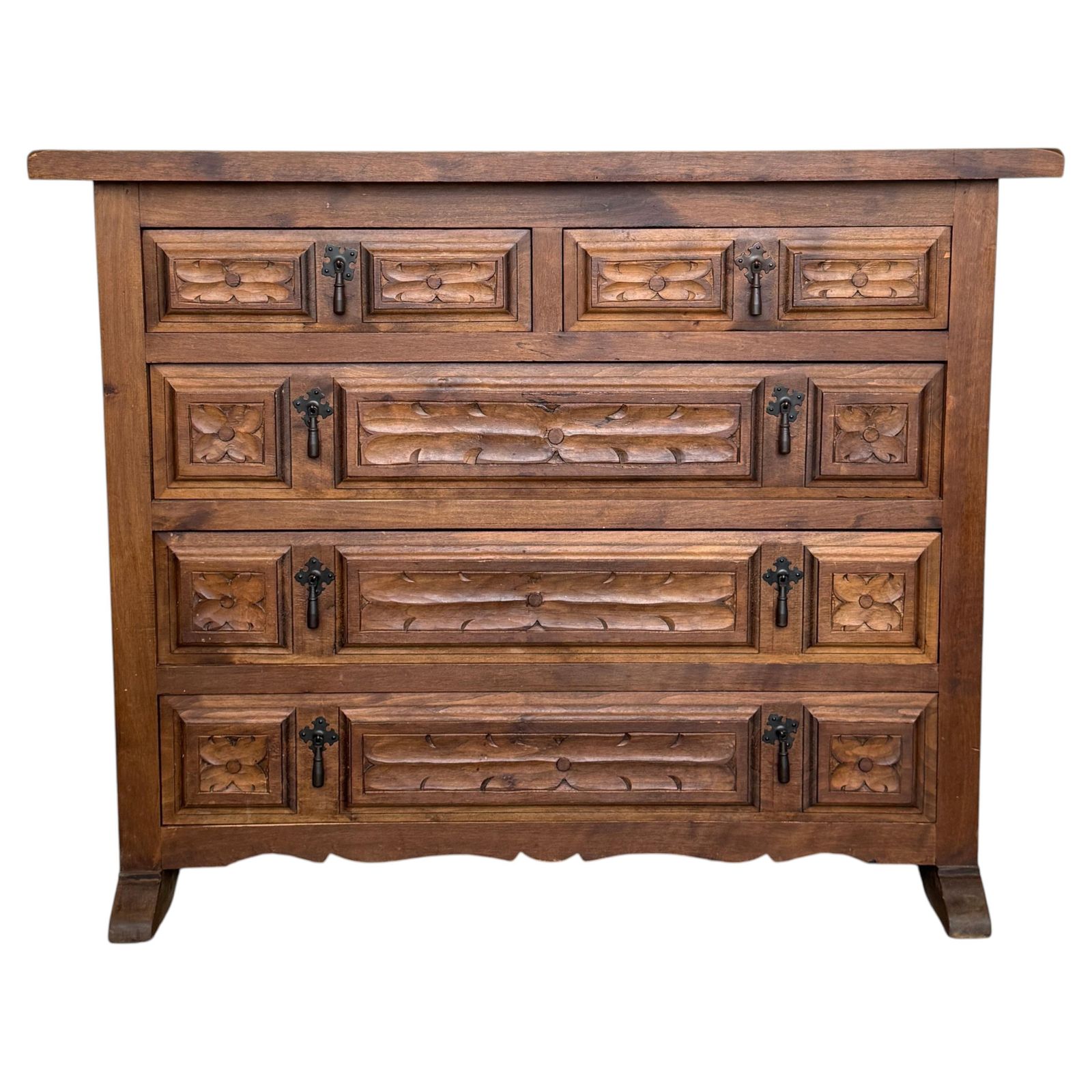 Commode baroque catalane espagnole du XXe siècle en noyer sculpté, cinq tiroirs, style toscan