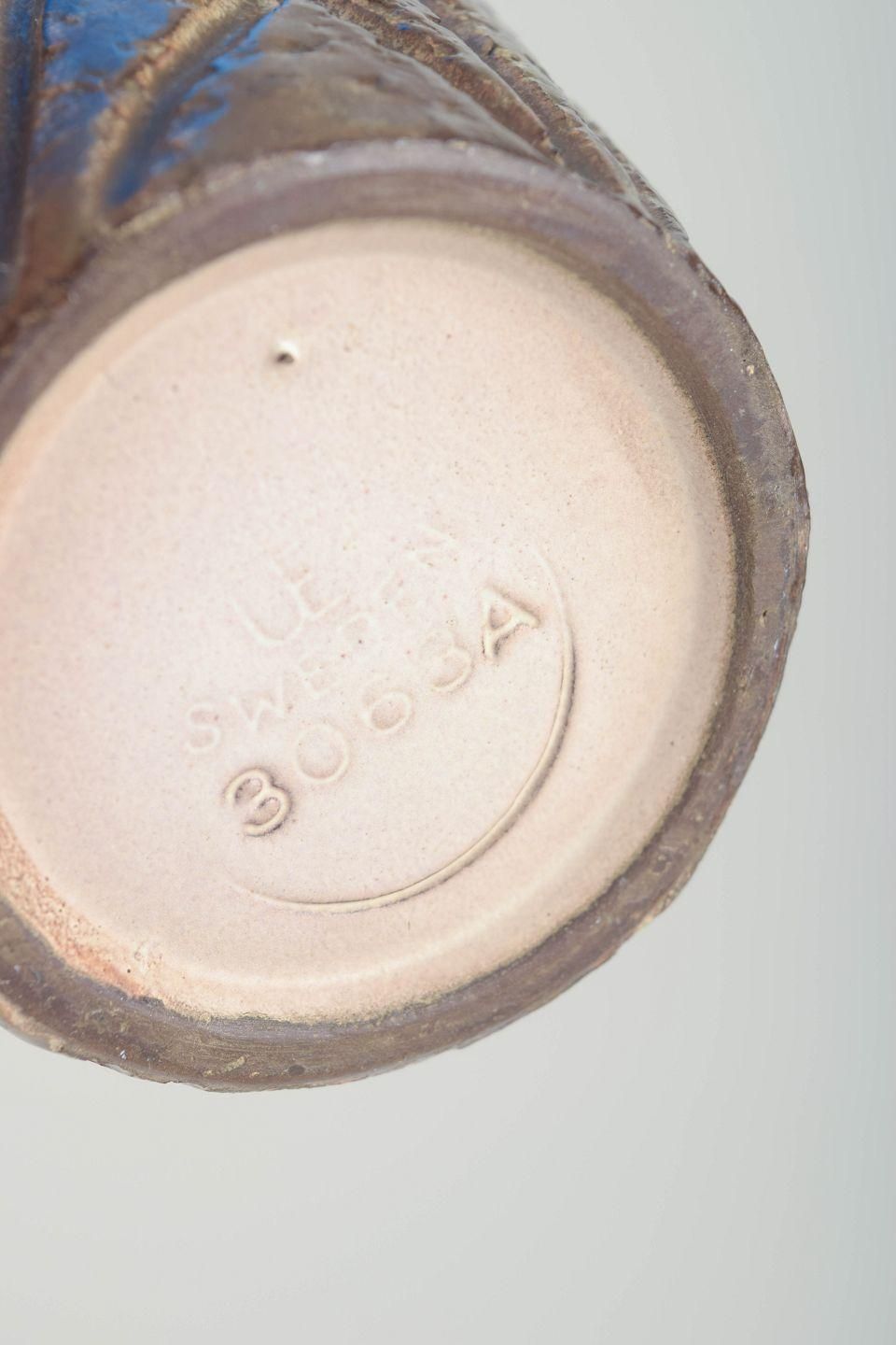 Ingrid Atterberg voor Upsala Ekeby. Stoneware vaas met reliëfdecoratie. Jaren 1960 photo Woonaccessoires