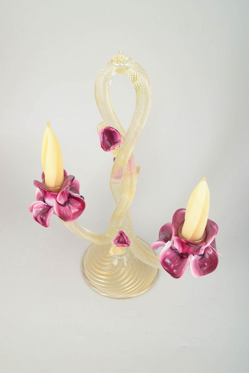 Murano. Grand chandelier à deux lumières en verre artistique aux éléments floraux, années 1960 photo furniture