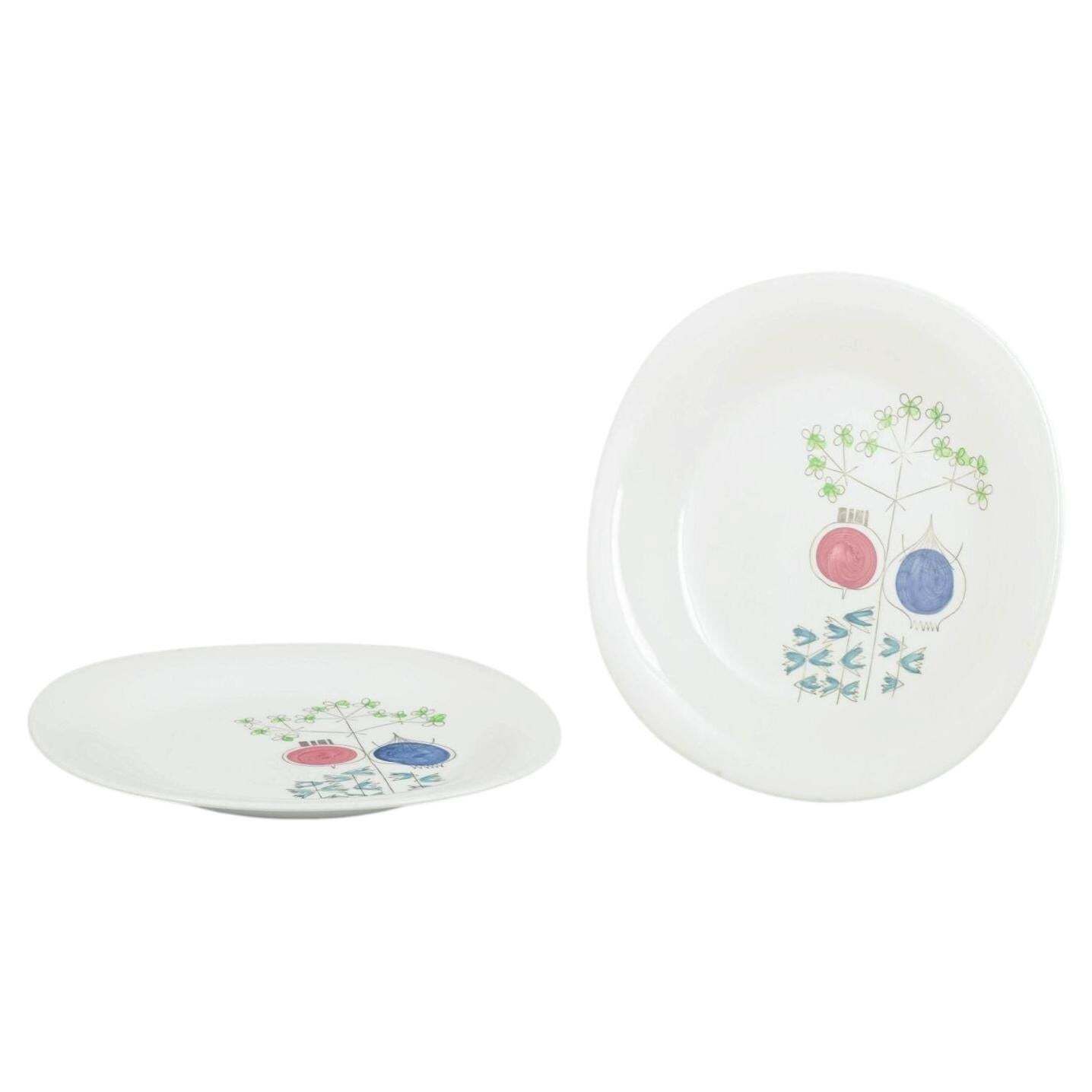 Marianne Westman voor Rörstrand. Twee faience borden. Serie "Pomona", midden 20e eeuw.
