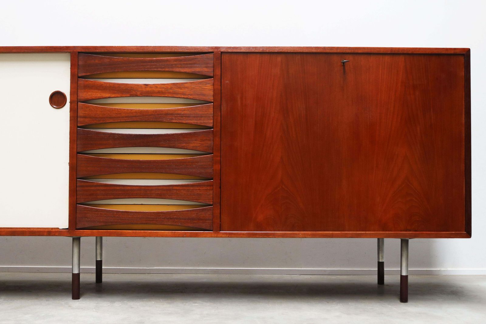 photo vintage Rare Arne Vodder Model 29a “Triennale” Sideboard In Teak For Sibast, Denmark.