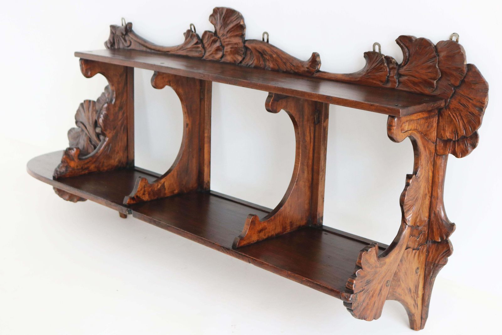 Meubels Antieke grote Art Nouveau 'Ginko' wandplank / boekenplank, Frankrijk ca. 1900, walnoot photo