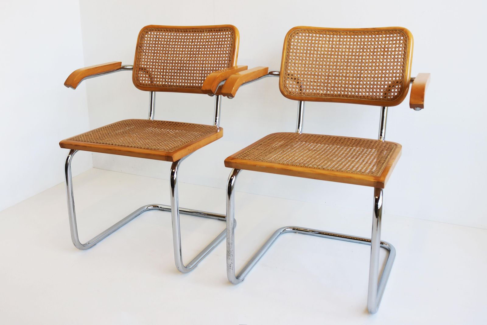 photo buy Paire de fauteuils B64 Cesca par Marcel Breuer, années 1970, fabriqués en Italie, chrome et hêtre #2