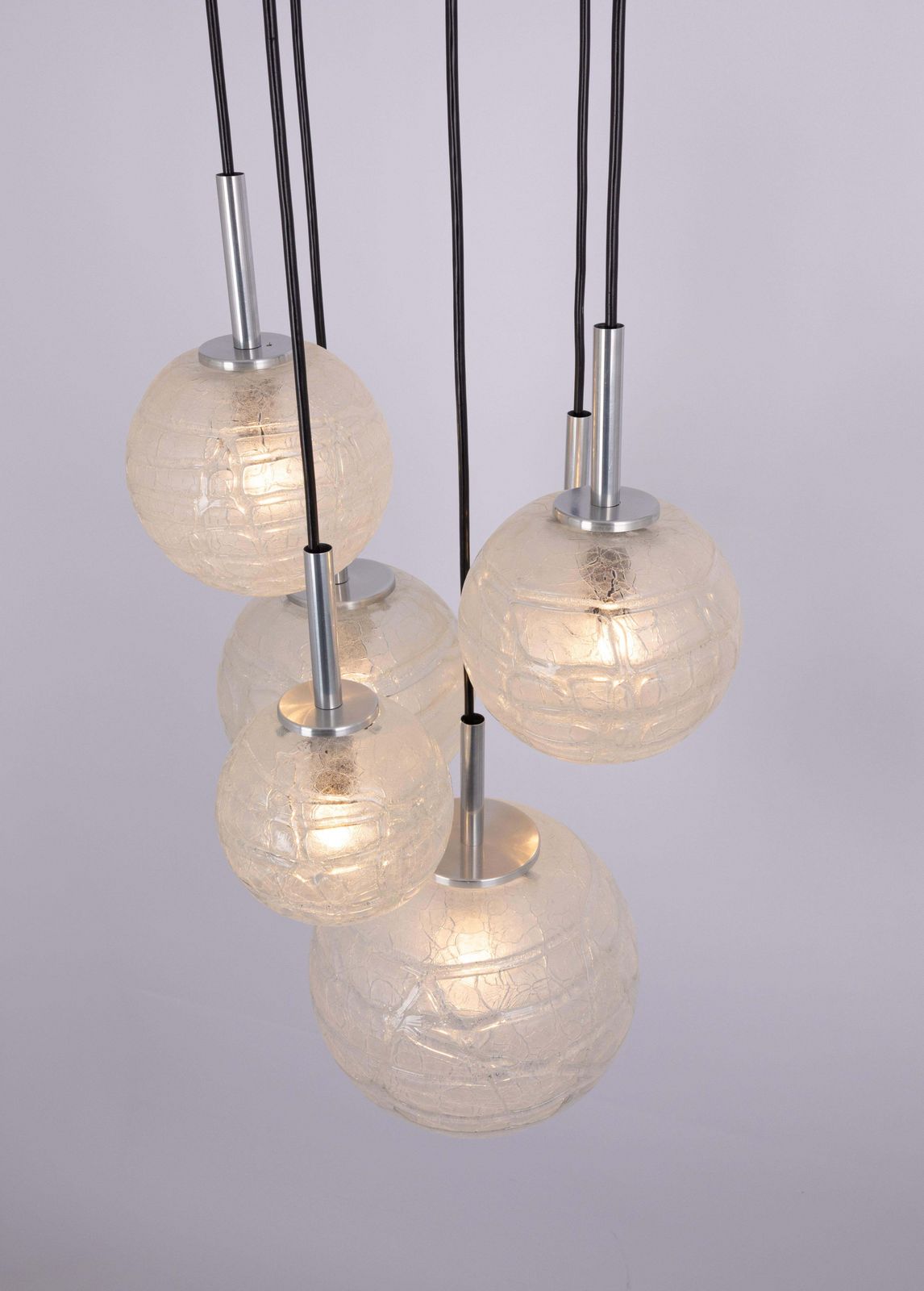photo for sale Grote design hanglamp met cascadestructuur en ijsglas, Doria, Duitsland, jaren 1970