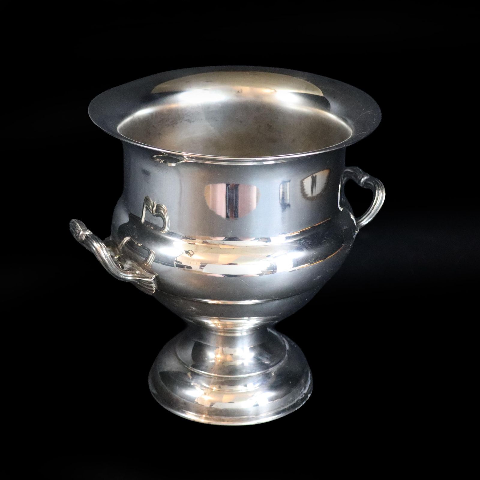 Vintage English Cavalier Silver Plated On Copper Trophy Urn Champagne Ice Bucket