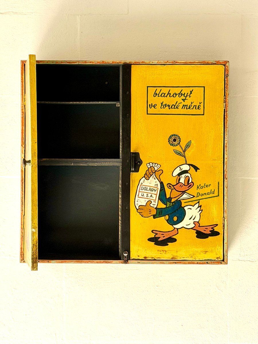Meubels Mid-Century handgeschilderd kastje, voormalig Tsjecho-Slowakije, jaren 1970 photo