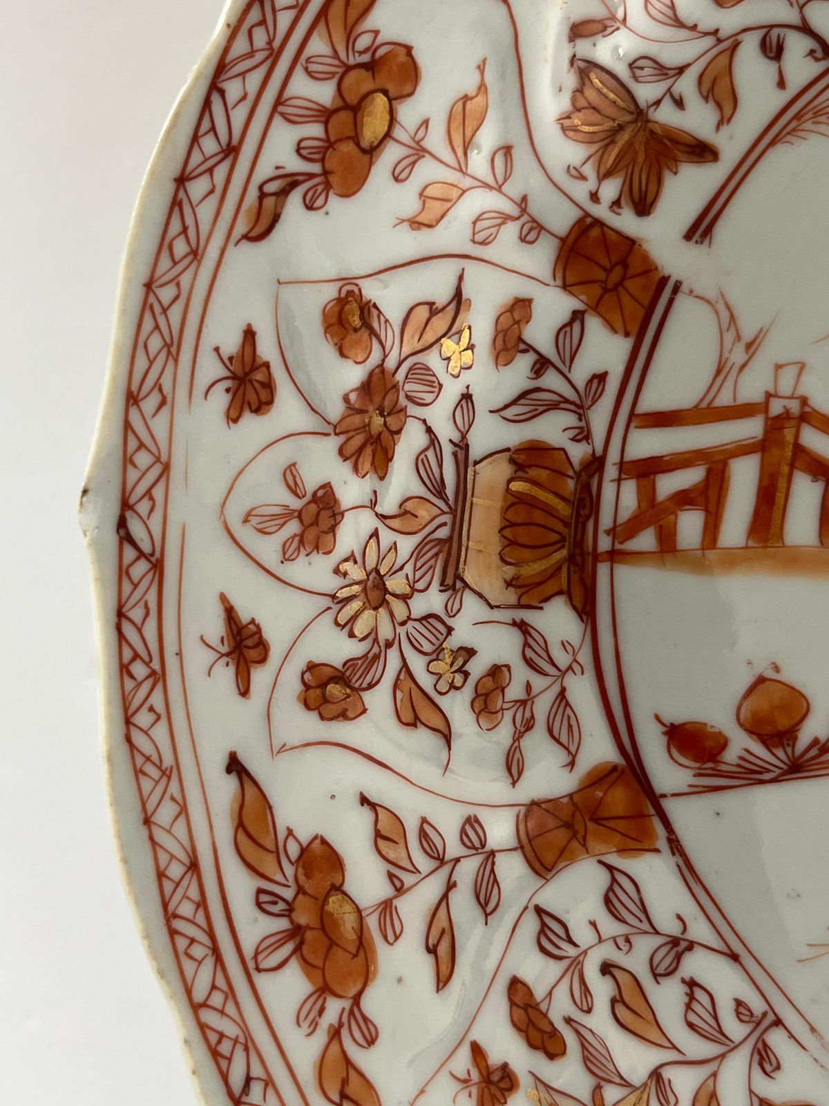 photo vinterior Chinese Kangxi Period Hand Painted Rouge De Fer Figural Plate, Circa 1710