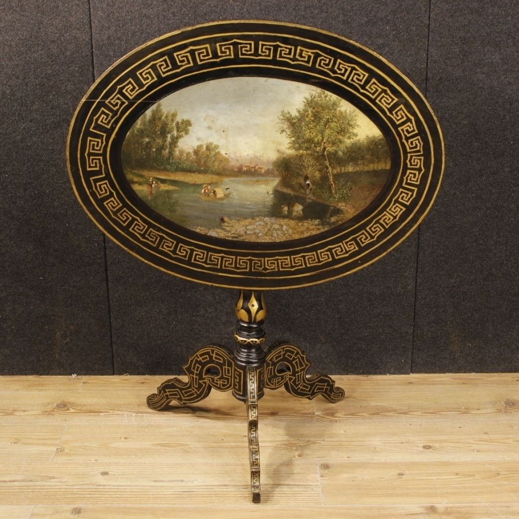 Table d'appoint anglaise laquée et peinte, début du XXe siècle