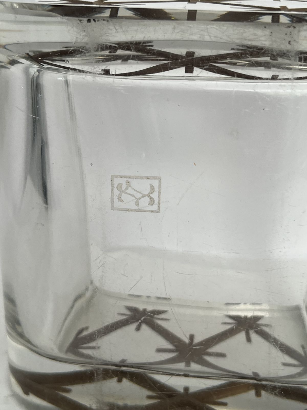 Jean Luce (Frans, 1895-1964) Zeldzame Gesigneerde Art Deco Vide Poche in Gerookt Glas, Frankrijk, ca. 1930 photo vinterior
