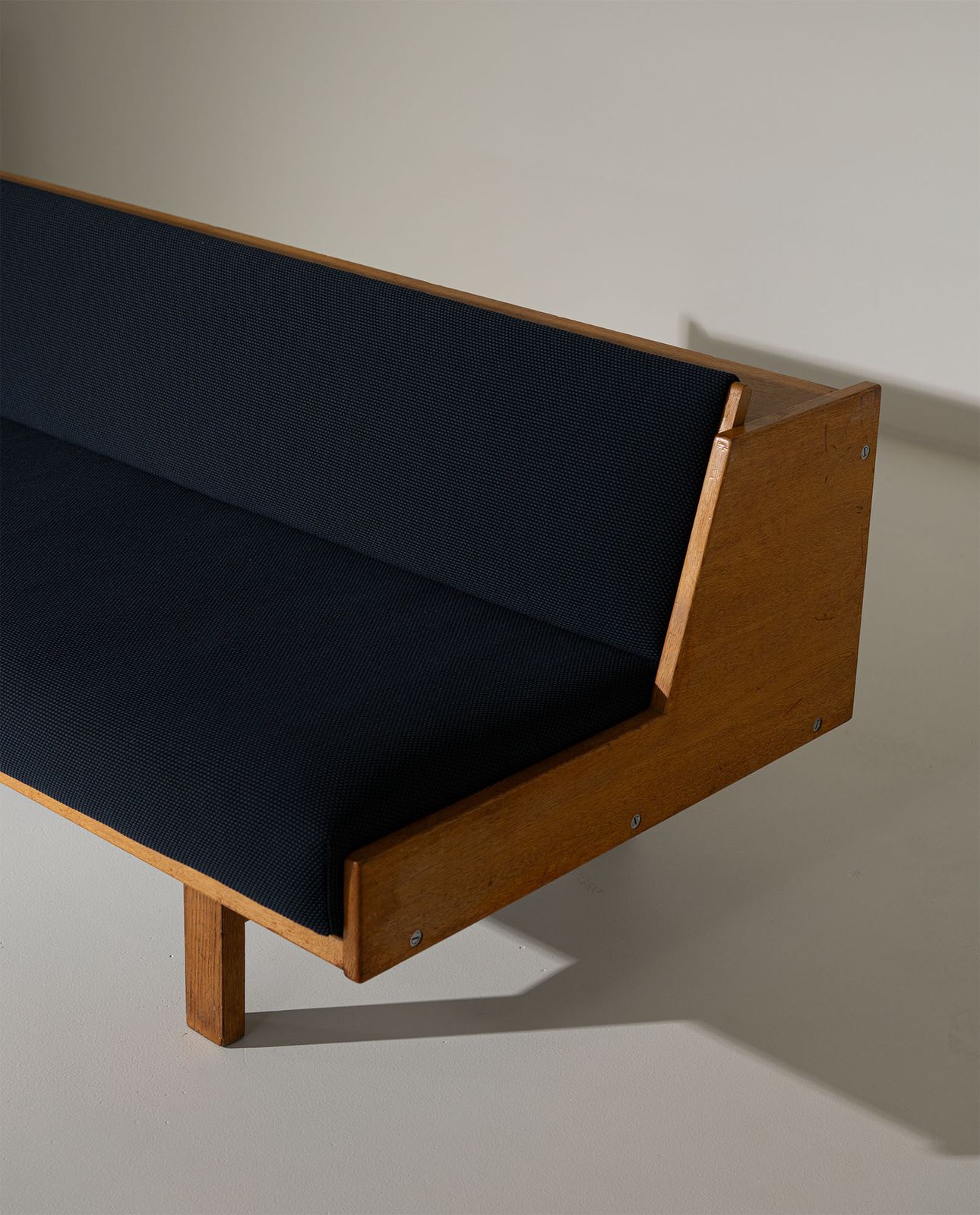 photo buy Hans Wegner Ge258 Sofa For Getama, 1950s