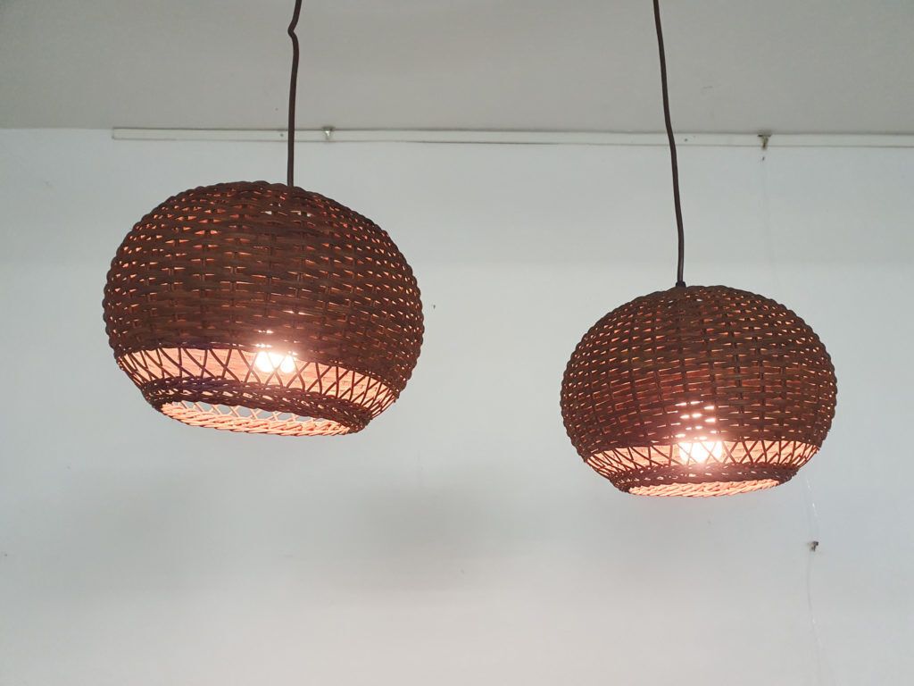 Set van twee rotan hanglampjes, Nederland, ca. jaren 1950 photo Verlichting