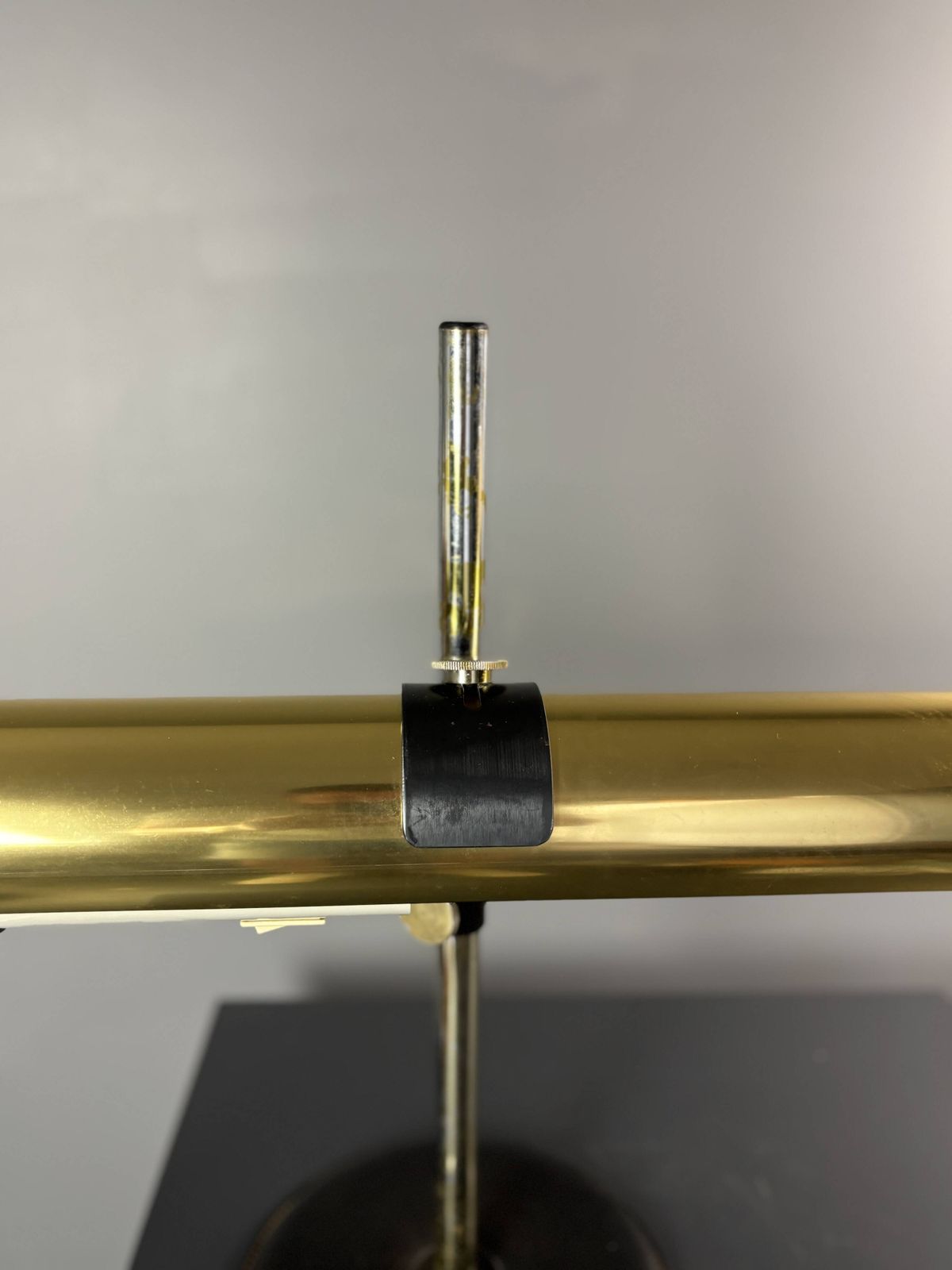 Grande lampe de bureau en laiton Ateljé Lyktan, modèle Kanon, par Göran Pehrson, 1978 photo vinterior