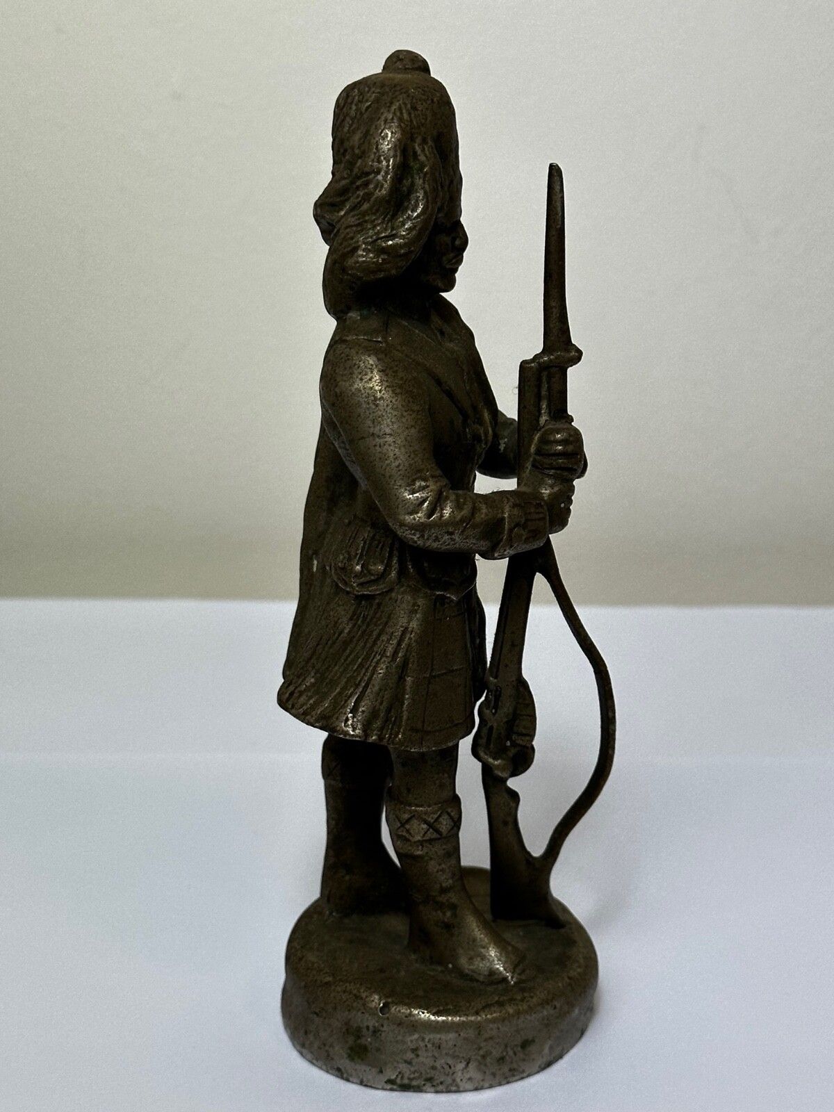 Mid Century Schotse Hooglander Soldaat Automascottes Sculptuur photo vintage