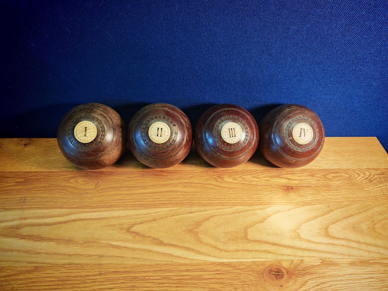 Boules de pétanque sur gazon vintage Thomas Taylor Glasgow en bois massif, biais complet 3, bon état de fonctionnement