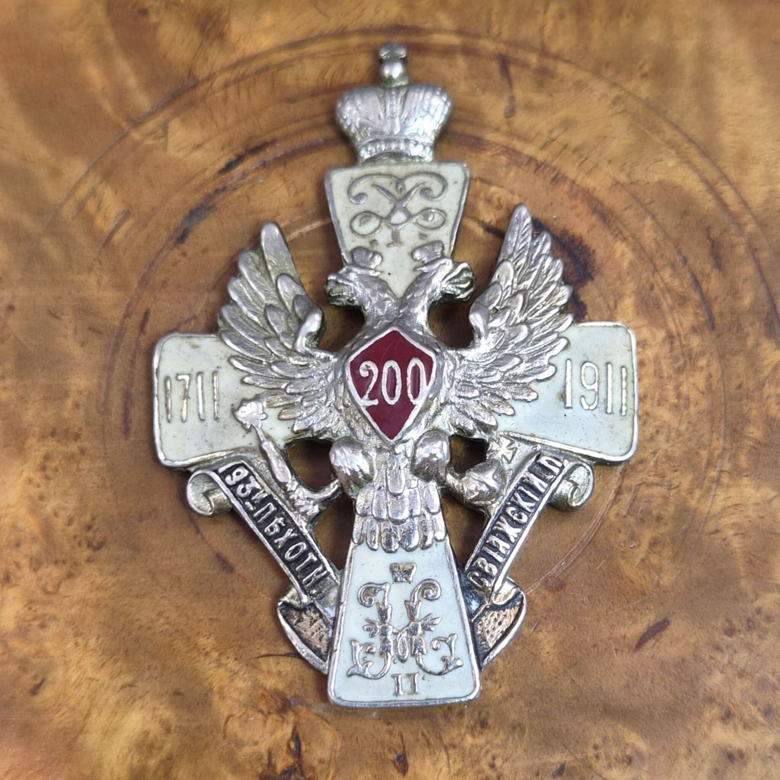 Russische officiersdoos in Karelisch berkenhout met zilveren emaille-insigne, 1914 photo 7000.0