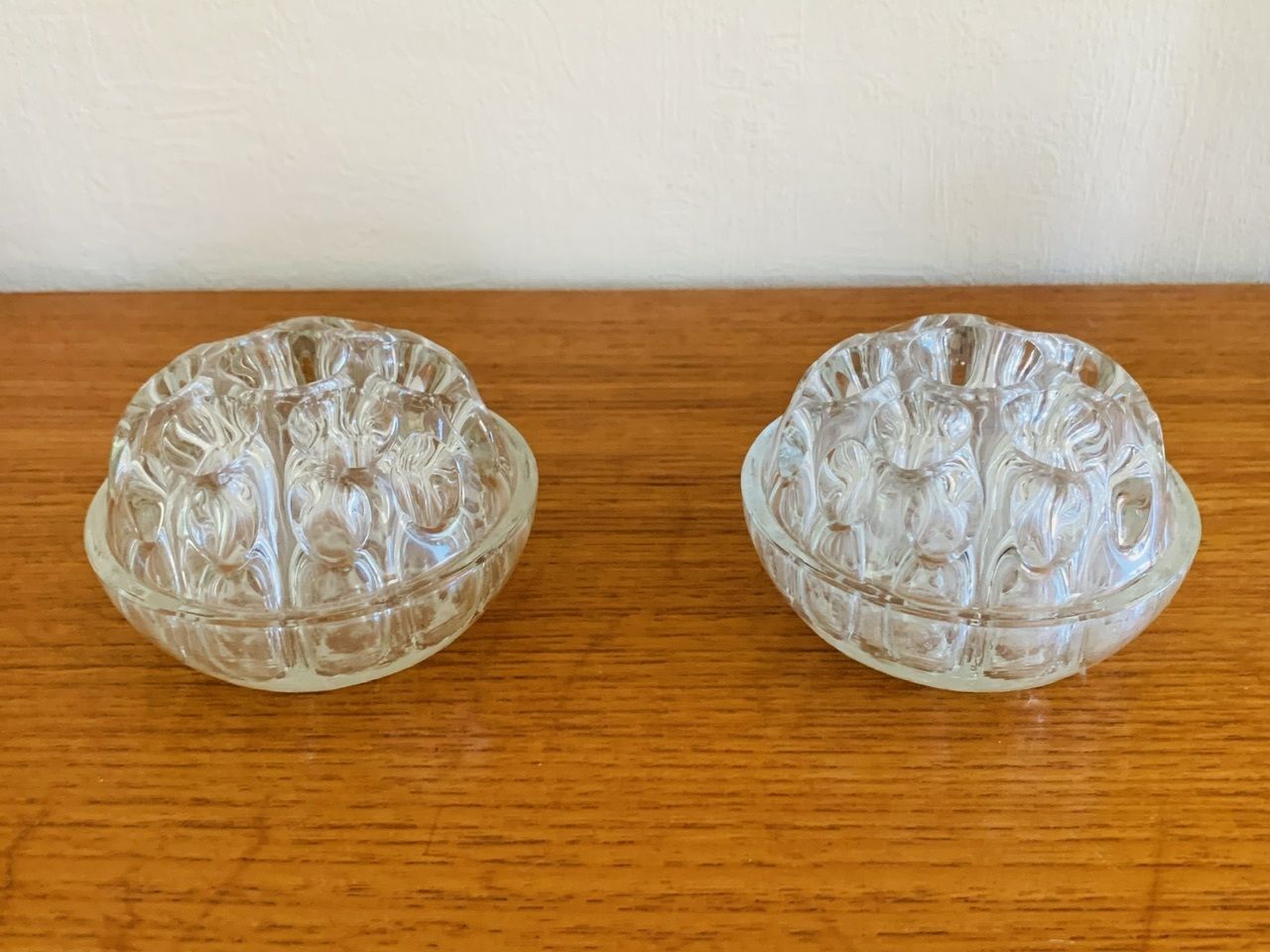 Vintage Franse pique fleurs-vazen met tinnen houders, ca. jaren 1960, set van 2 photo Woonaccessoires
