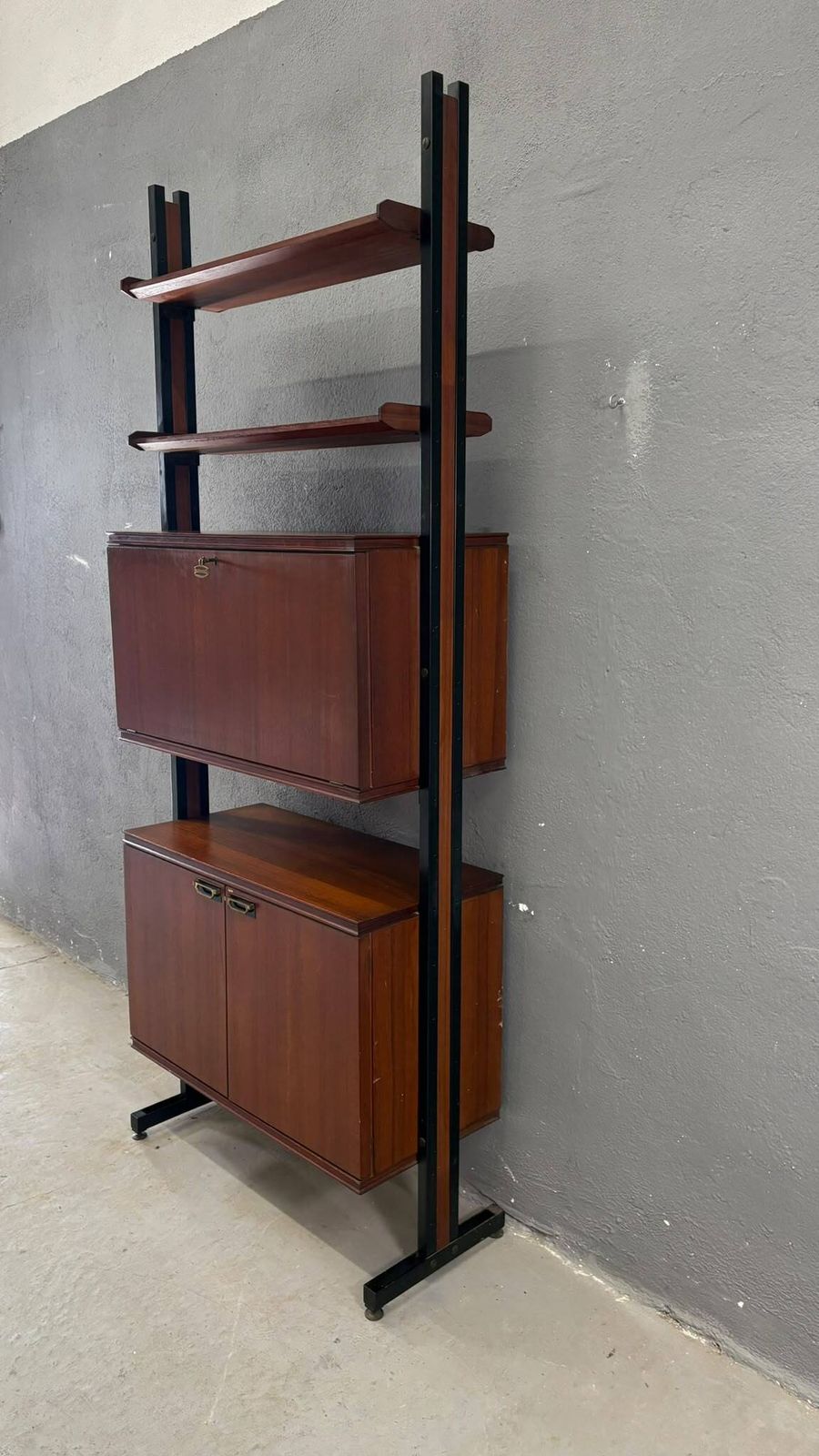 Mid-Century Modern Modulaire Wandkast, Fineer & Zwart Metalen Stellingkast, jaren 1960, Europa photo buy