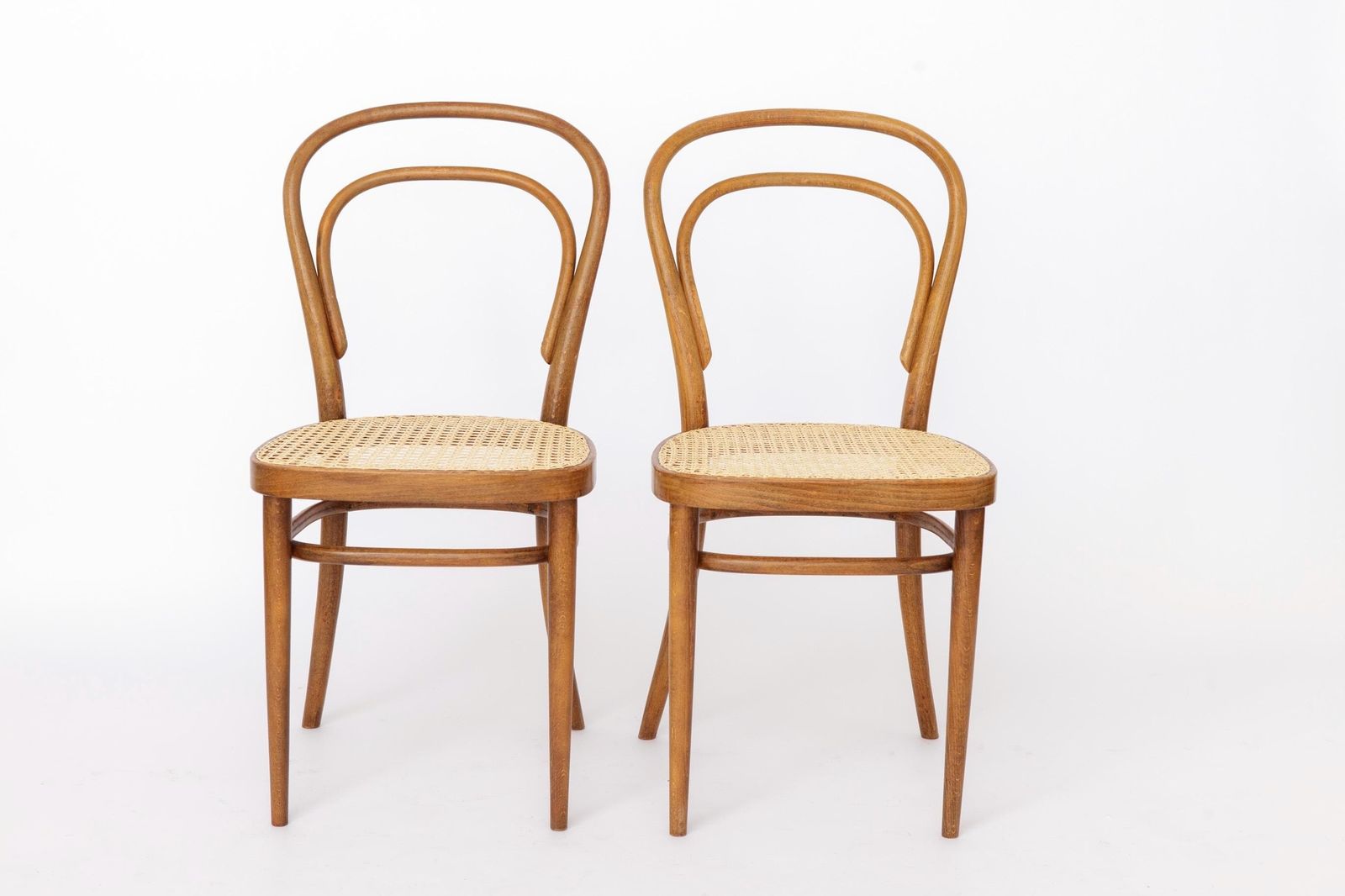 Paar Vintage Thonet Model 14 Stoelen | Radomsko Bentwood Eetkamerstoelen | Nieuwe Rieten Zittingen