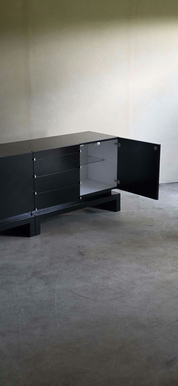 photo furniture Exclusief Brutalistisch Dressoir "Atalanta" van J. Batenburg voor Mi, jaren 1970