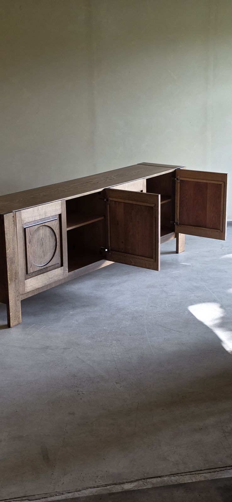 Meubels Brutalistisch dressoir in naturel eiken photo