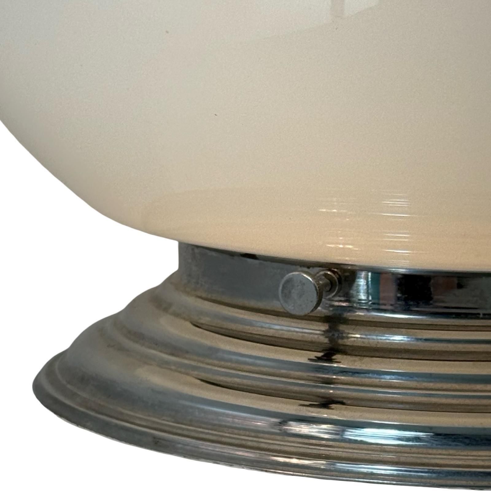 Art Deco – Toegeschreven aan Gispen – Plafondlamp met opaalglazuur en metalen montuur – XXL photo 177.0