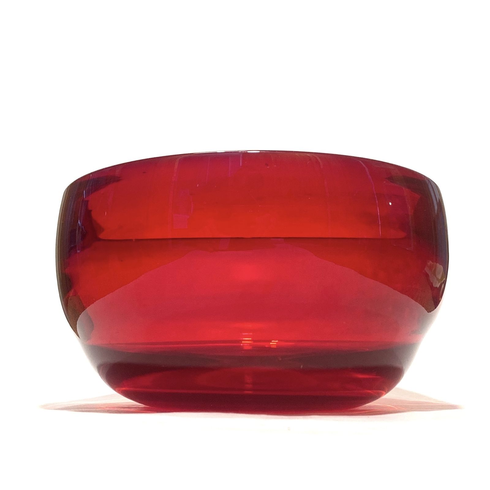Whitefriars Glass grote optische schaal 9380 in robijnrood, mid-century modern decor